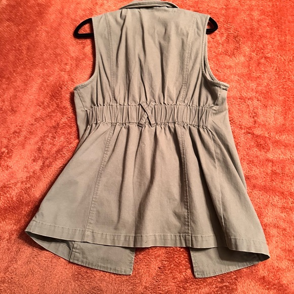 Cabi utility explorer vest 
Small - Picture 5 of 7